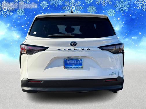 2024 Toyota Sienna LE