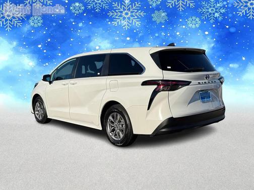 2024 Toyota Sienna LE
