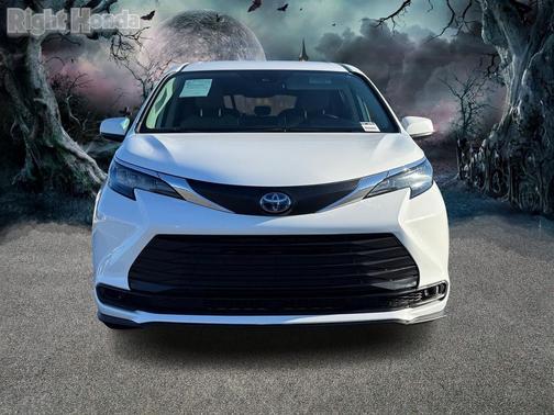2024 Toyota Sienna LE