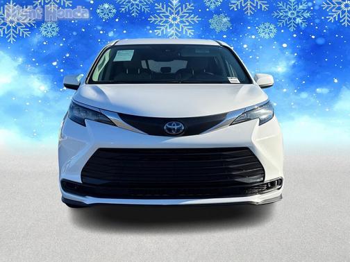 2024 Toyota Sienna LE