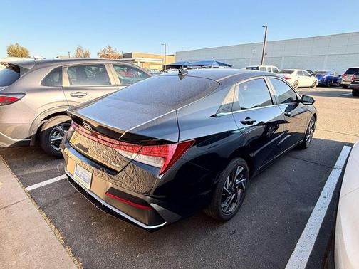 Abyss Black 2025 Hyundai ELANTRA Limited