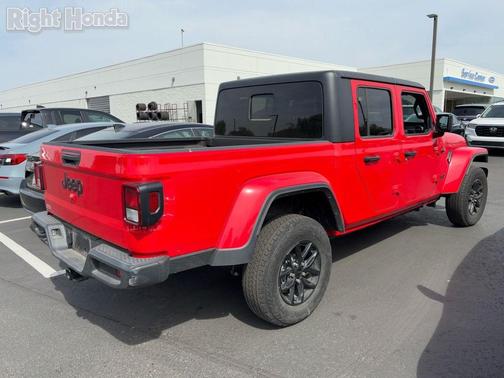 Firecracker Red Clearcoat 2022 Jeep Gladiator Sport S