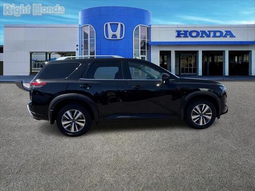 2022 Nissan Pathfinder SL 4WD