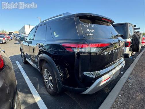 2022 Nissan Pathfinder SL 4WD