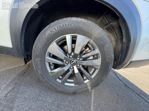 2024 Nissan Pathfinder SV FWD