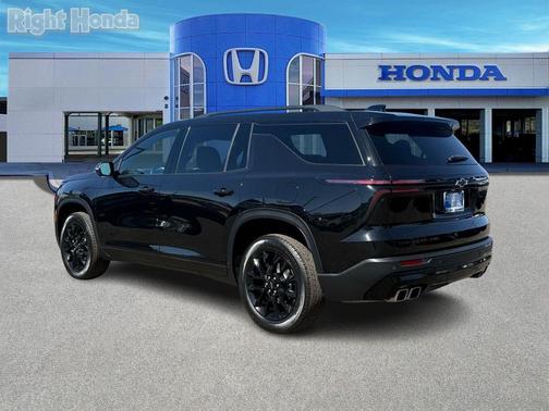 Mosaic Black Metallic 2025 Chevrolet Traverse LT