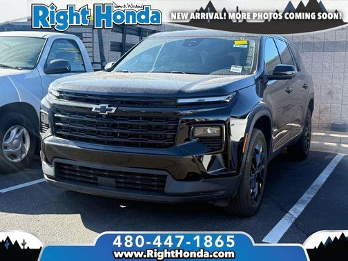 Mosaic Black Metallic 2025 Chevrolet Traverse LT