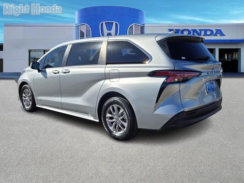 2021 Toyota Sienna LE
