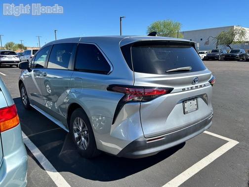 2021 Toyota Sienna LE