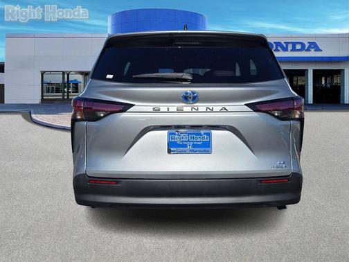 2021 Toyota Sienna LE