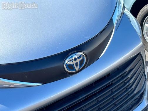 2021 Toyota Sienna LE