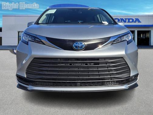 2021 Toyota Sienna LE