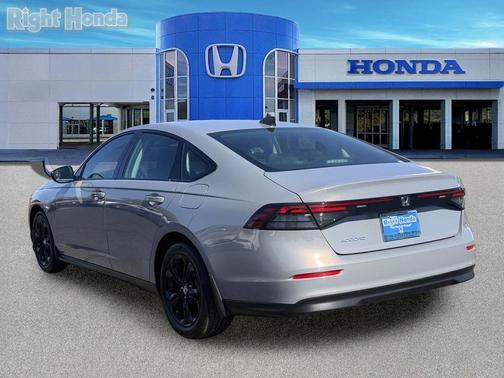 Urban Gray Pearl 2025 Honda Accord SE