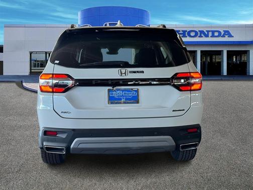 2025 Honda Pilot Touring 8-Passenger