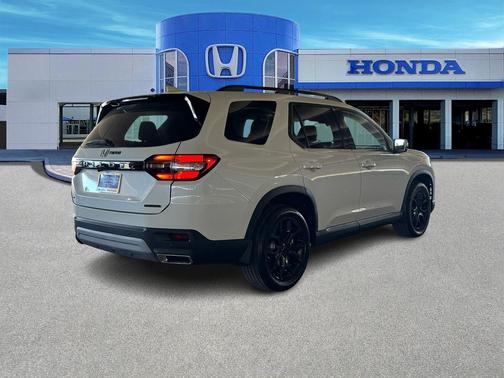 2025 Honda Pilot Touring 8-Passenger