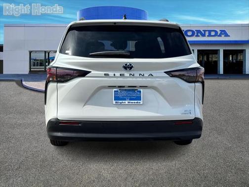 2024 Toyota Sienna XLE