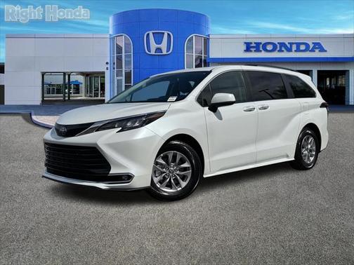 2024 Toyota Sienna XLE