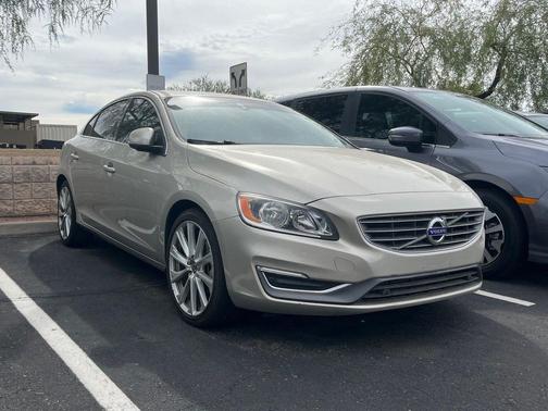 Luminous Sand Metallic 2017 Volvo S60 Inscription T5