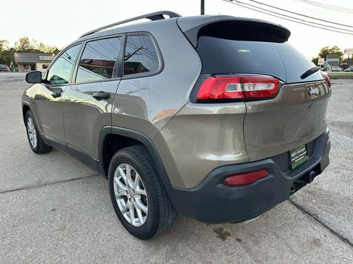 2016 Jeep Cherokee Sport