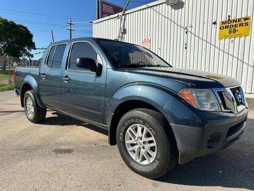 Blue 2014 Nissan Frontier SV