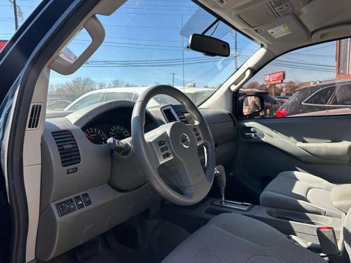 Blue 2014 Nissan Frontier SV