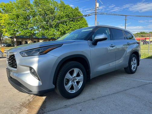 Celestial Silver Metallic 2022 Toyota Highlander Hybrid LE