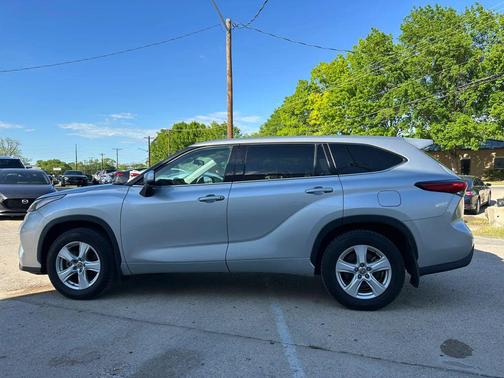 Celestial Silver Metallic 2022 Toyota Highlander Hybrid LE
