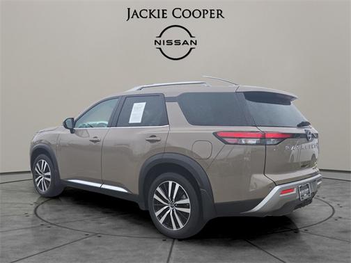 2024 Nissan Pathfinder Platinum