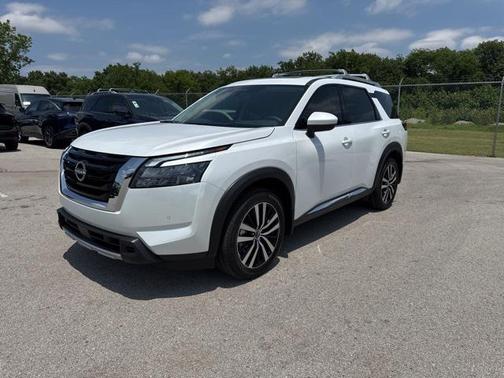 2025 Nissan Pathfinder Platinum 4WD