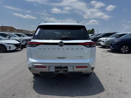 2025 Nissan Pathfinder Platinum 4WD