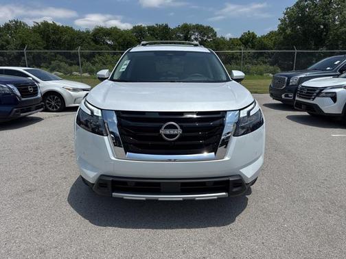 2025 Nissan Pathfinder Platinum 4WD