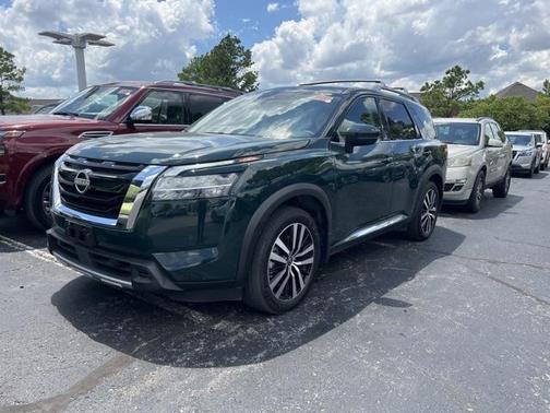 2024 Nissan Pathfinder Platinum FWD