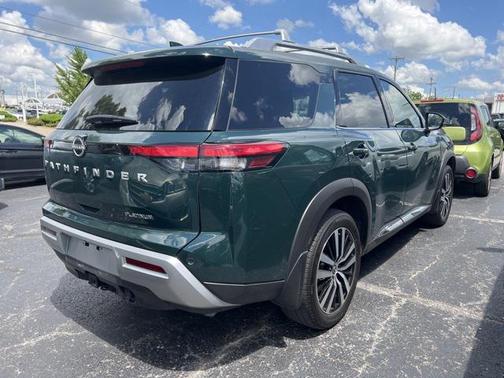 2024 Nissan Pathfinder Platinum FWD