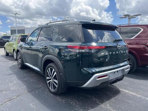 2024 Nissan Pathfinder Platinum FWD