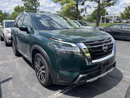 2024 Nissan Pathfinder Platinum FWD