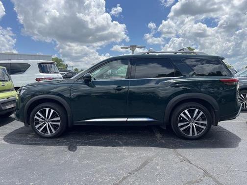 2024 Nissan Pathfinder Platinum FWD
