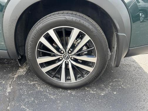 2024 Nissan Pathfinder Platinum FWD