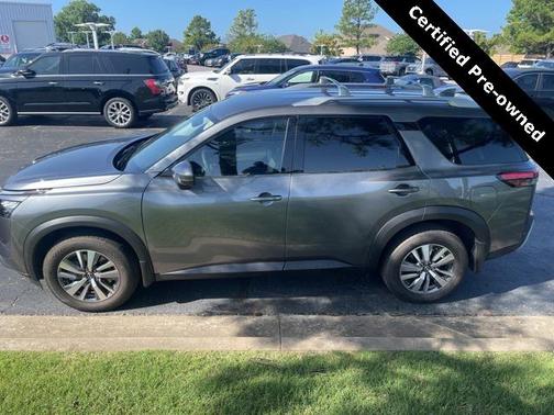 2025 Nissan Pathfinder SL 4WD