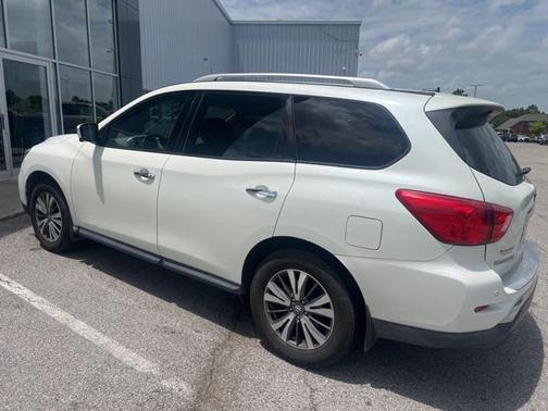2017 Nissan Pathfinder SL