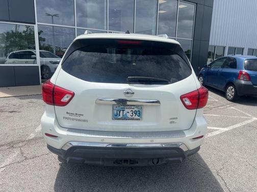 2017 Nissan Pathfinder SL