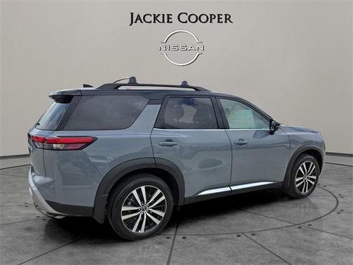 2025 Nissan Pathfinder Platinum 4WD