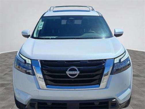 2025 Nissan Pathfinder SL FWD