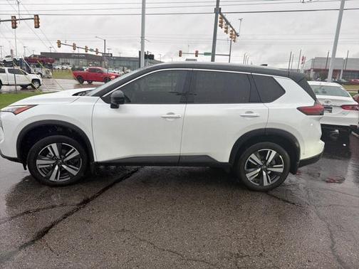 2025 Nissan Rogue SL