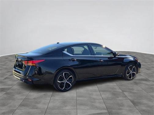 2023 Nissan Altima SR FWD
