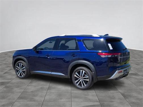 2025 Nissan Pathfinder Platinum FWD