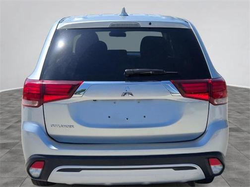 2020 Mitsubishi Outlander ES