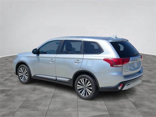 2020 Mitsubishi Outlander ES