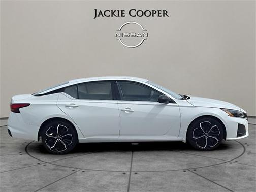 2025 Nissan Altima SR FWD
