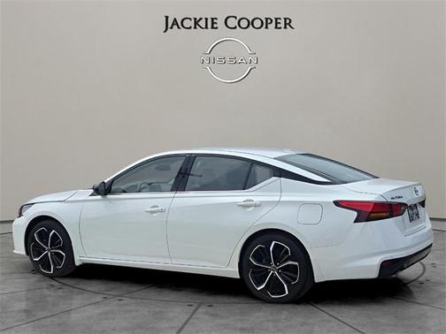 2025 Nissan Altima SR FWD