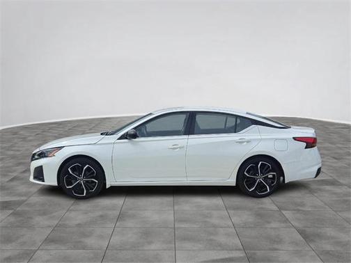 2025 Nissan Altima SR FWD